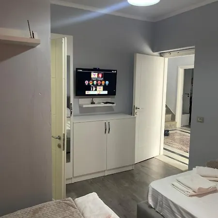 Castel Aparthotel 3*